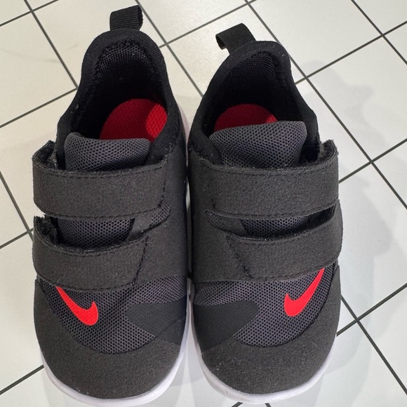 Nike Black and Red Sneakers with Velcro Closure - Picture 9 of 9